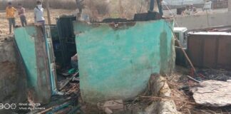 आग ने उजाड़ा गरीब का आशियाना ,सब कुछ जलकर हुआ राख ,देखिये फोटो