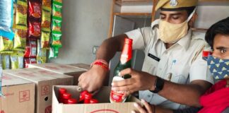 यहां एक किराने की दुकान पर शराब बिक रही थी। पुलिस ने भारी मात्रा में शराब बरामद की | जानिए पूरी खबर