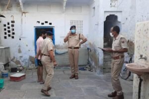 अजमेर में वारदात स्थल का मौका मुआयना करती पुलिस.