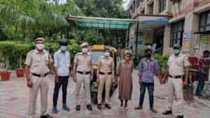 मदद की गुहार, फिर लूटपाट को अंजाम