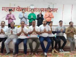 योगा क्लास में पूनरासर बालाजी मंदिर के पुजारी का भव्य अभिनन्दन।