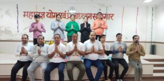 योगा क्लास में पूनरासर बालाजी मंदिर के पुजारी का भव्य अभिनन्दन।