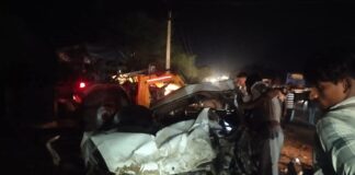 नेशनल हाईवे NH-11 पर दो कारों की भीषण भिड़ंत, 5 की मौत, कई घायल नेशनल हाईवे NH-11 पर दो कारों की भीषण भिड़ंत, 5 की मौत, कई घायल