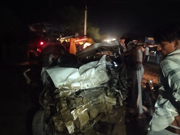 नेशनल हाईवे NH-11 पर दो कारों की भीषण भिड़ंत, 5 की मौत, कई घायल